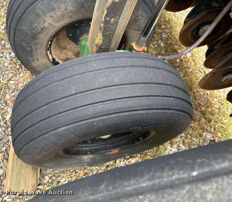 image for item DU9169 Great Plains Solid Stand 1500 grain drill