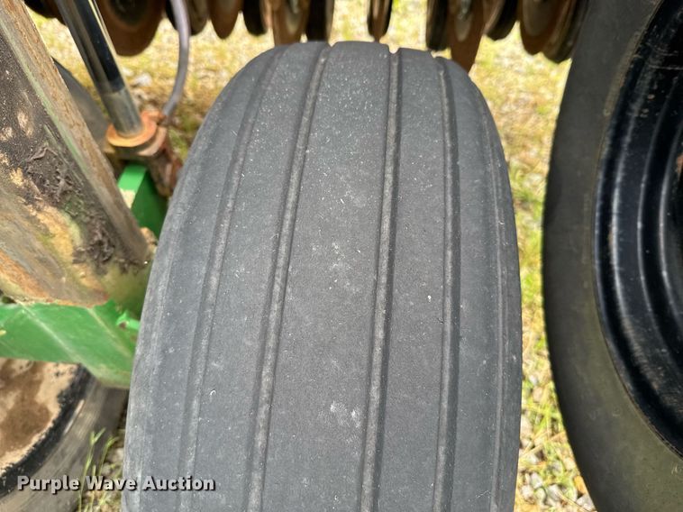 image for item DU9169 Great Plains Solid Stand 1500 grain drill