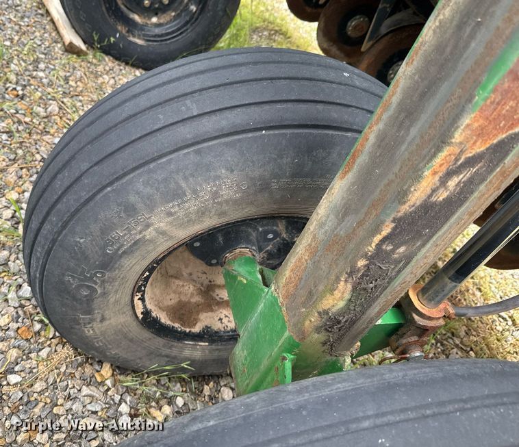 image for item DU9169 Great Plains Solid Stand 1500 grain drill