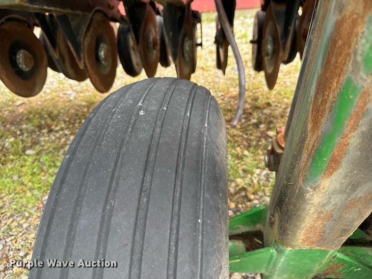 image for item DU9169 Great Plains Solid Stand 1500 grain drill