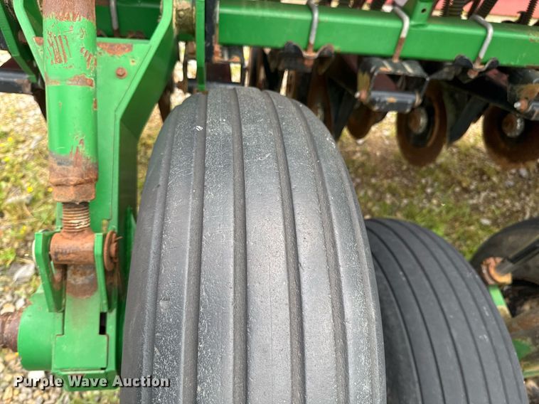 image for item DU9169 Great Plains Solid Stand 1500 grain drill