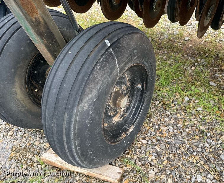 image for item DU9169 Great Plains Solid Stand 1500 grain drill