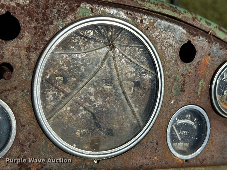 image for item DU9787 1961 John Deere 3010 tractor