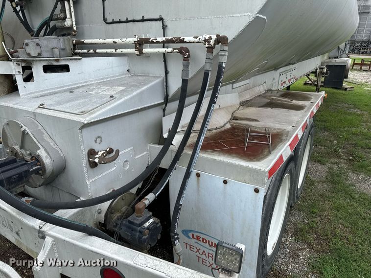 image for item DW1959 2006 Ledwell feed delivery trailer