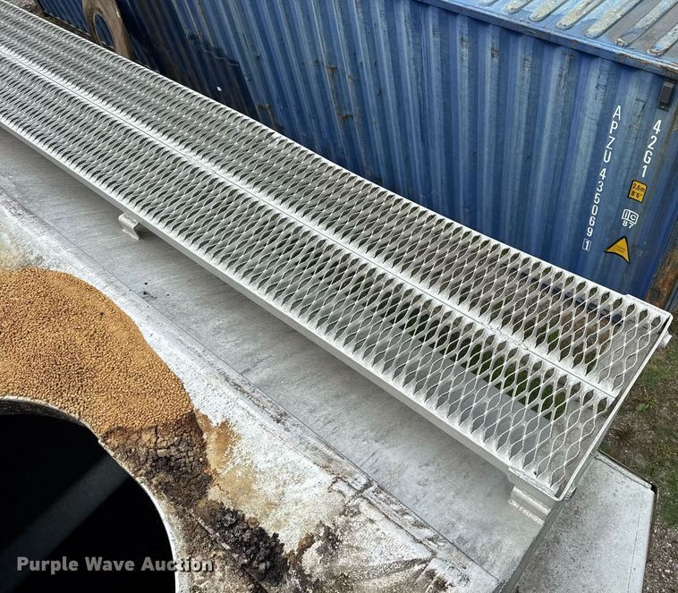 image for item DW1959 2006 Ledwell feed delivery trailer