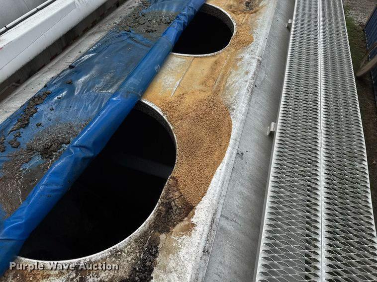 image for item DW1959 2006 Ledwell feed delivery trailer