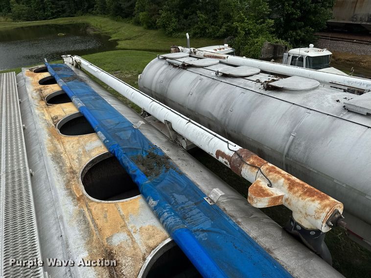 image for item DW1959 2006 Ledwell feed delivery trailer