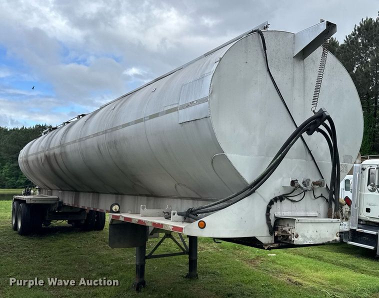 image for item DW1960 1997 Ledwell feed delivery trailer