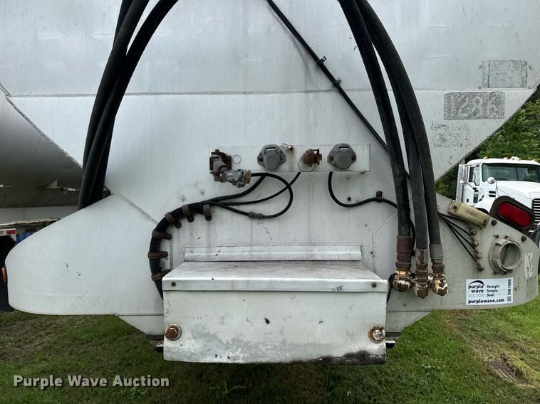 image for item DW1960 1997 Ledwell feed delivery trailer