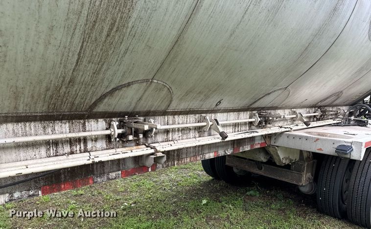 image for item DW1960 1997 Ledwell feed delivery trailer