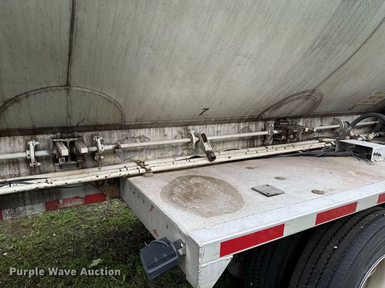 image for item DW1960 1997 Ledwell feed delivery trailer