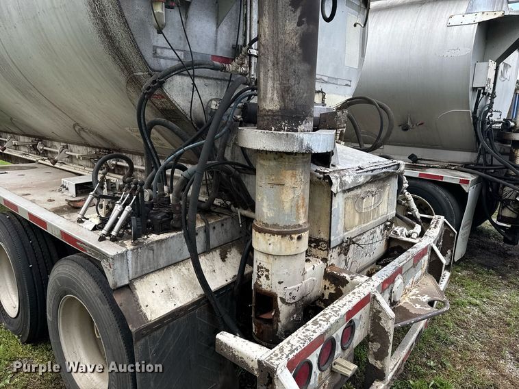 image for item DW1960 1997 Ledwell feed delivery trailer