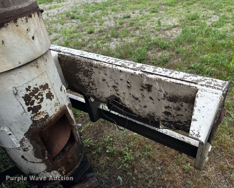 image for item DW1960 1997 Ledwell feed delivery trailer