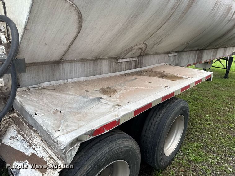 image for item DW1960 1997 Ledwell feed delivery trailer