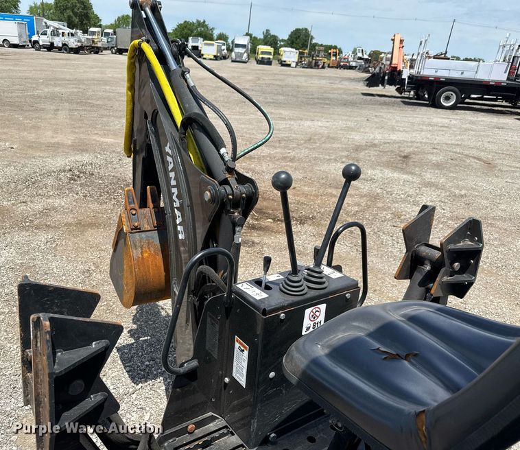 image for item DY0014 2016 Yanmar YT235 MFWD tractor