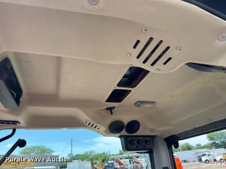 image for item DY0014 2016 Yanmar YT235 MFWD tractor