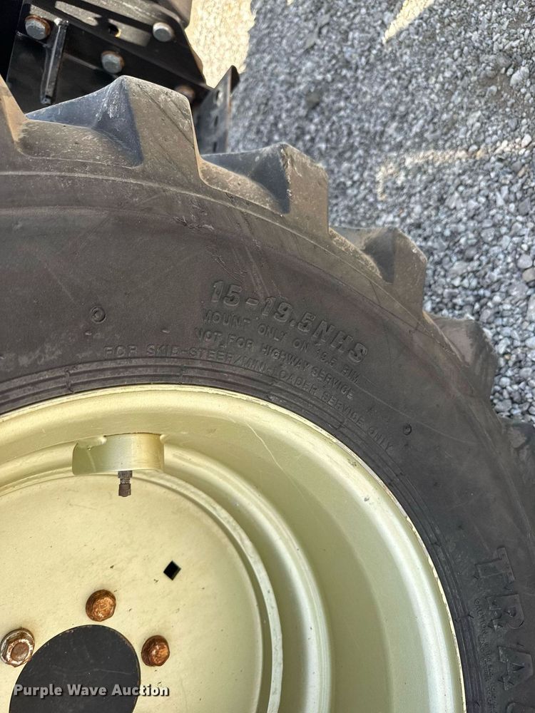 image for item DY0014 2016 Yanmar YT235 MFWD tractor