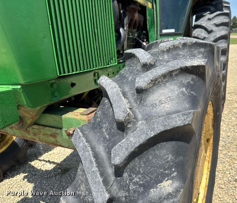 image for item DY0156 John Deere 4040 MFWD tractor
