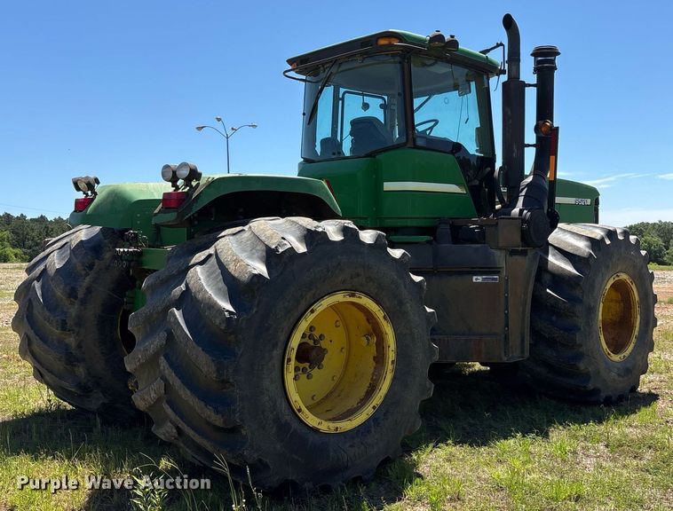 image for item DY0463 2007 John Deere 9520 Scraper Special 4WD tractor