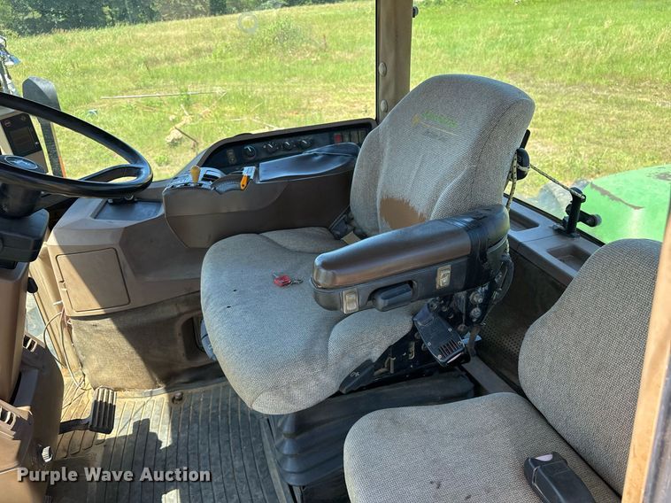 image for item DY0463 2007 John Deere 9520 Scraper Special 4WD tractor