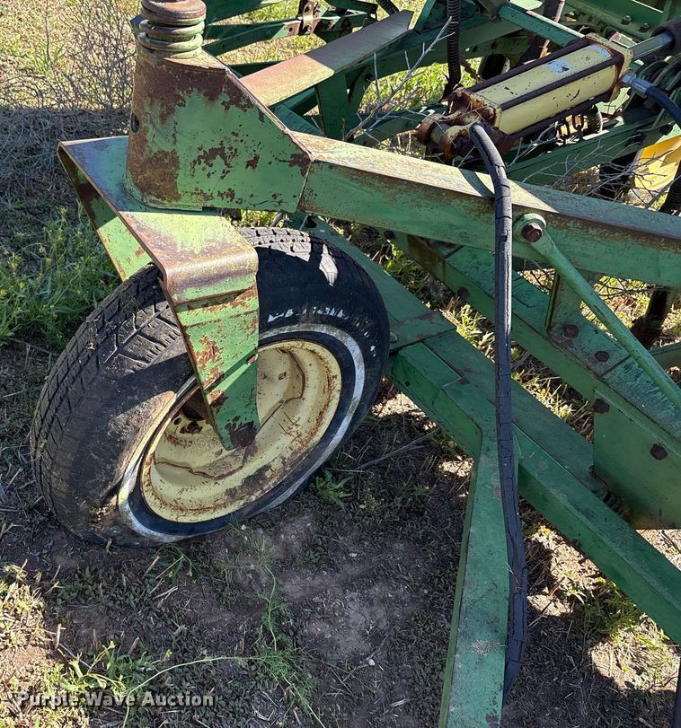 image for item DY2513 (2) John Deere grain drills