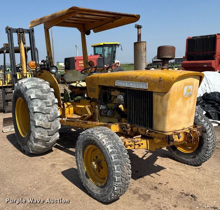 image for item DZ8483 1973 John Deere 401Y tractor