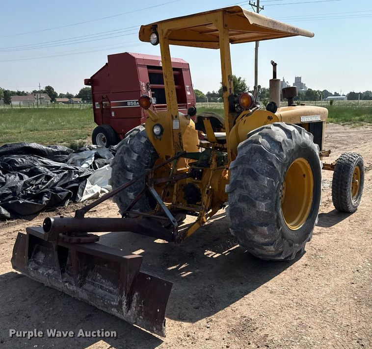 image for item DZ8483 1973 John Deere 401Y tractor