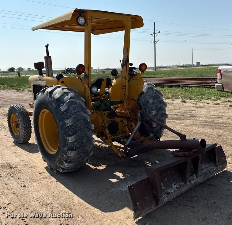 image for item DZ8483 1973 John Deere 401Y tractor
