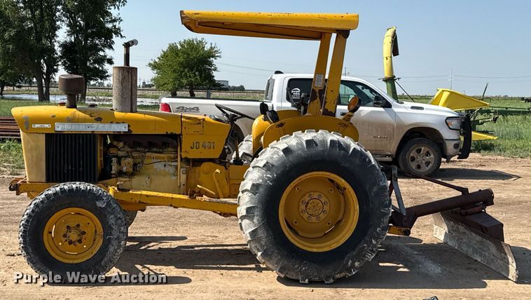 image for item DZ8483 1973 John Deere 401Y tractor