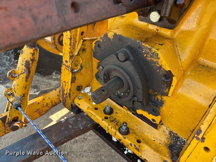 image for item DZ8483 1973 John Deere 401Y tractor