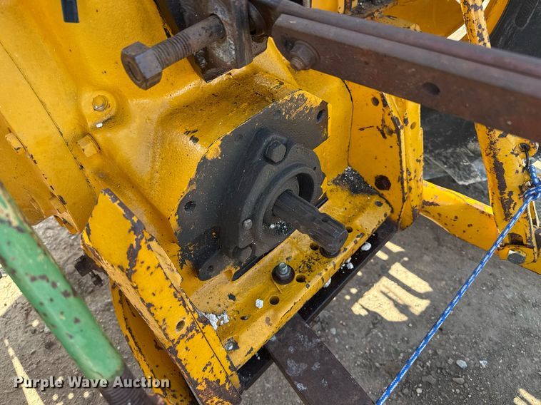 image for item DZ8483 1973 John Deere 401Y tractor