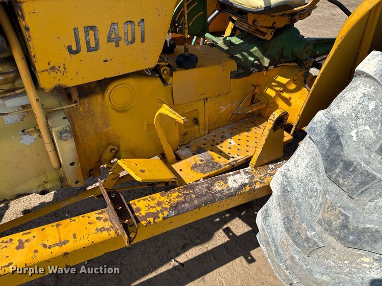 image for item DZ8483 1973 John Deere 401Y tractor