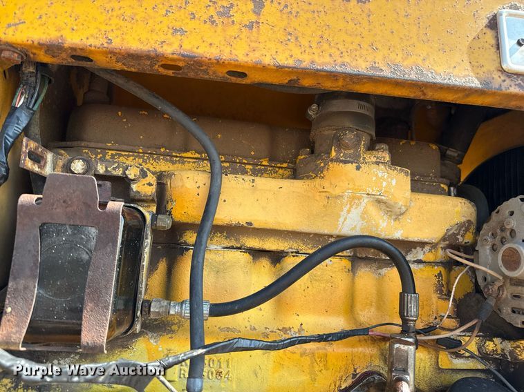 image for item DZ8483 1973 John Deere 401Y tractor