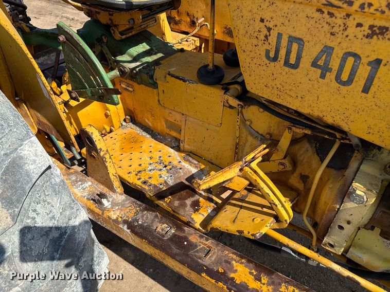 image for item DZ8483 1973 John Deere 401Y tractor