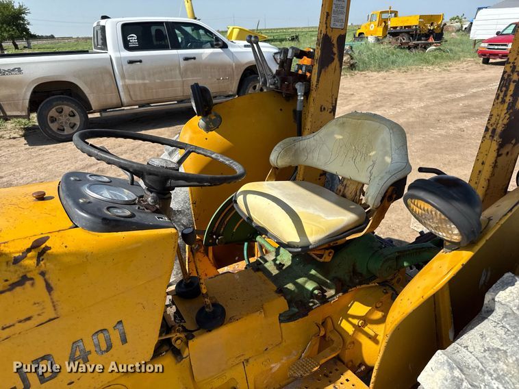 image for item DZ8483 1973 John Deere 401Y tractor