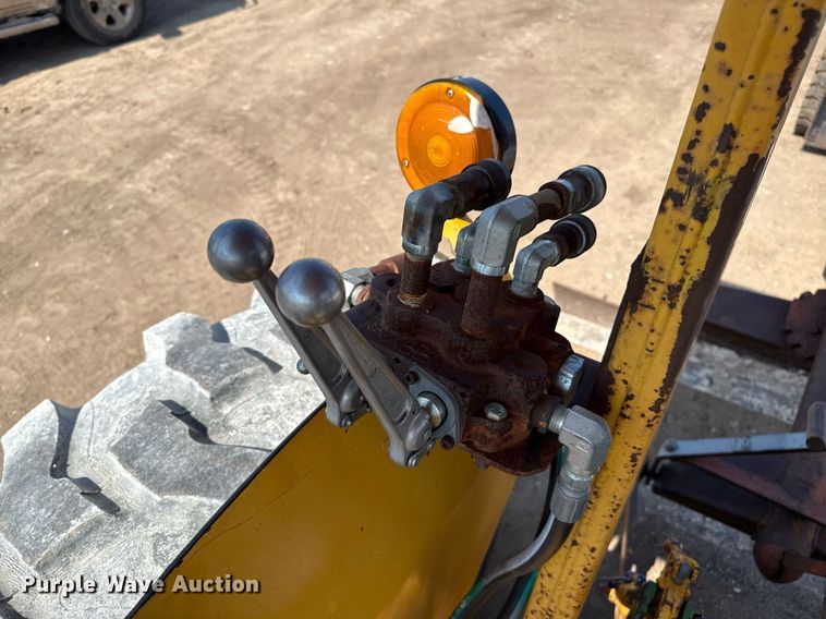 image for item DZ8483 1973 John Deere 401Y tractor