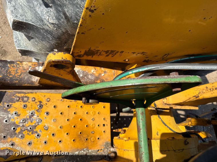 image for item DZ8483 1973 John Deere 401Y tractor