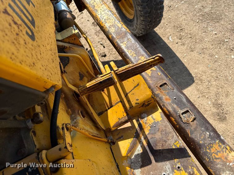 image for item DZ8483 1973 John Deere 401Y tractor