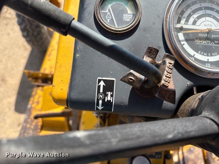 image for item DZ8483 1973 John Deere 401Y tractor