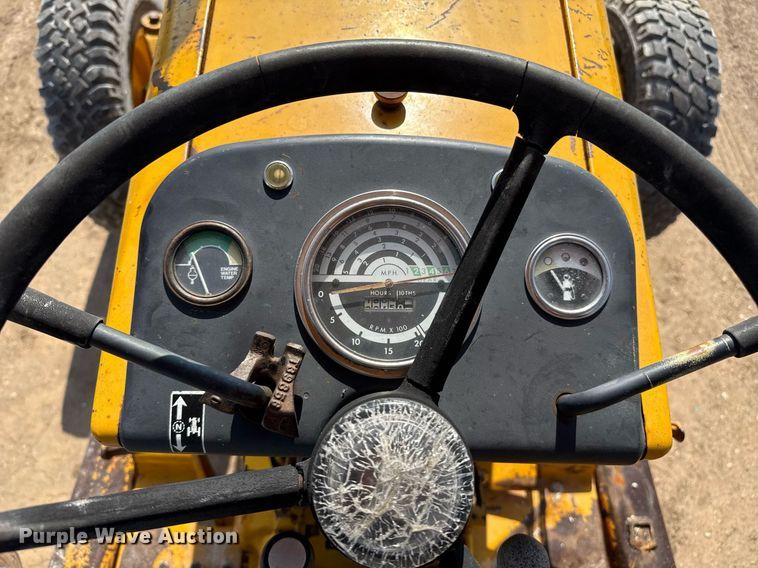 image for item DZ8483 1973 John Deere 401Y tractor