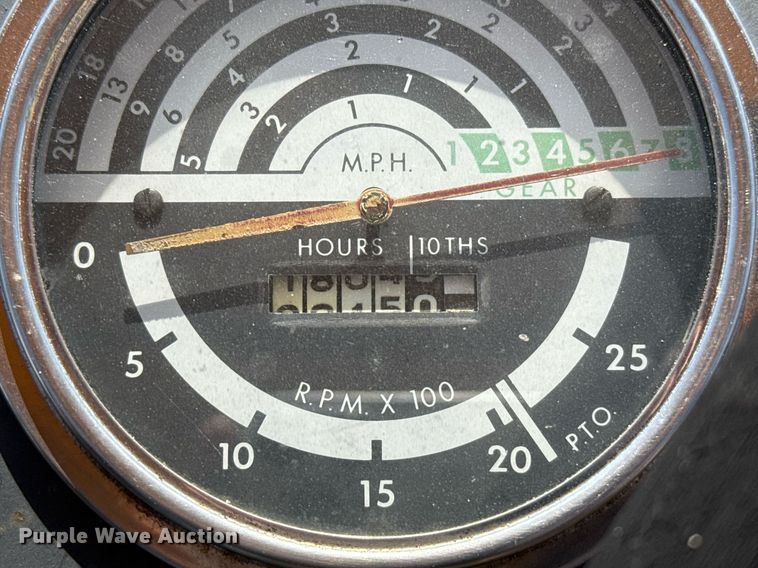 image for item DZ8483 1973 John Deere 401Y tractor