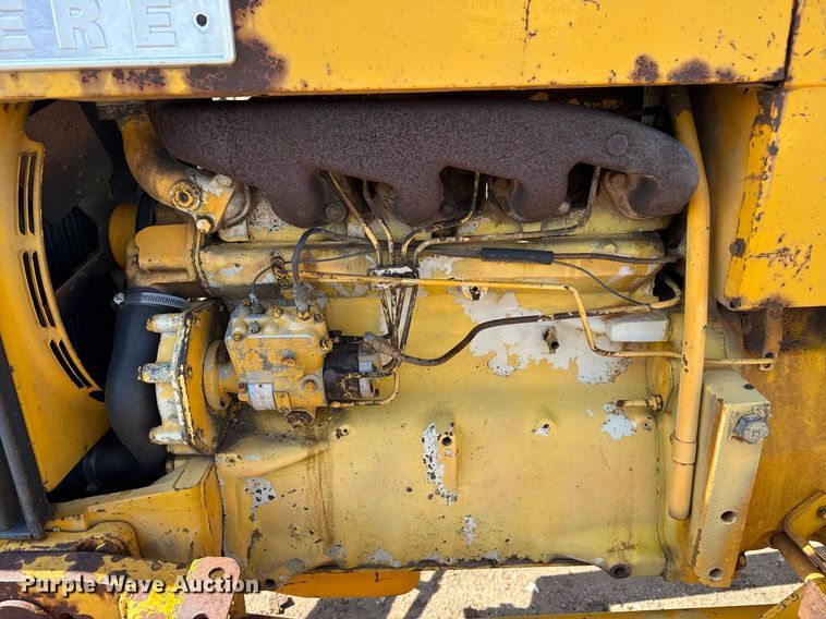 image for item DZ8483 1973 John Deere 401Y tractor