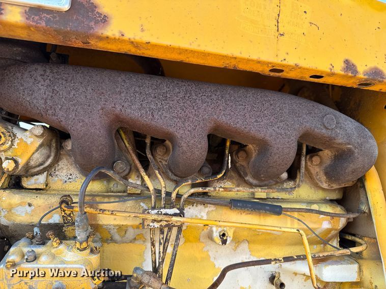 image for item DZ8483 1973 John Deere 401Y tractor