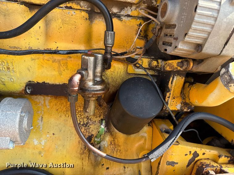 image for item DZ8483 1973 John Deere 401Y tractor