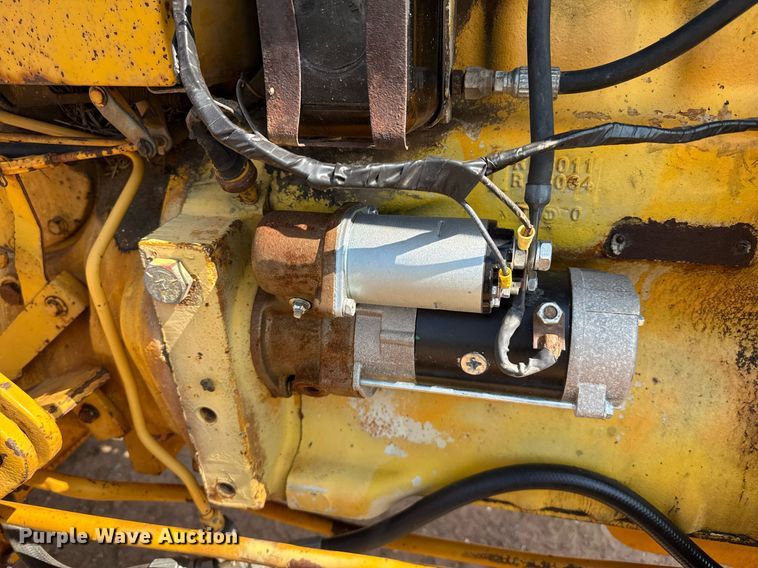 image for item DZ8483 1973 John Deere 401Y tractor