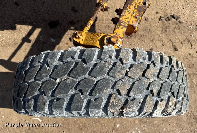 image for item DZ8483 1973 John Deere 401Y tractor