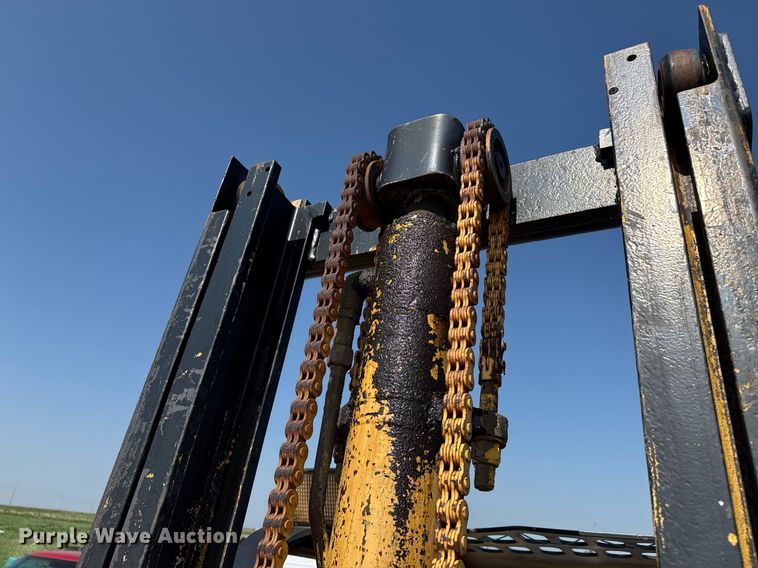 image for item DZ8484 2001 Hyster H80C forklift