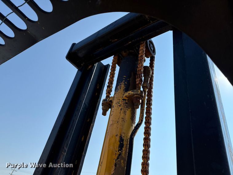 image for item DZ8484 2001 Hyster H80C forklift