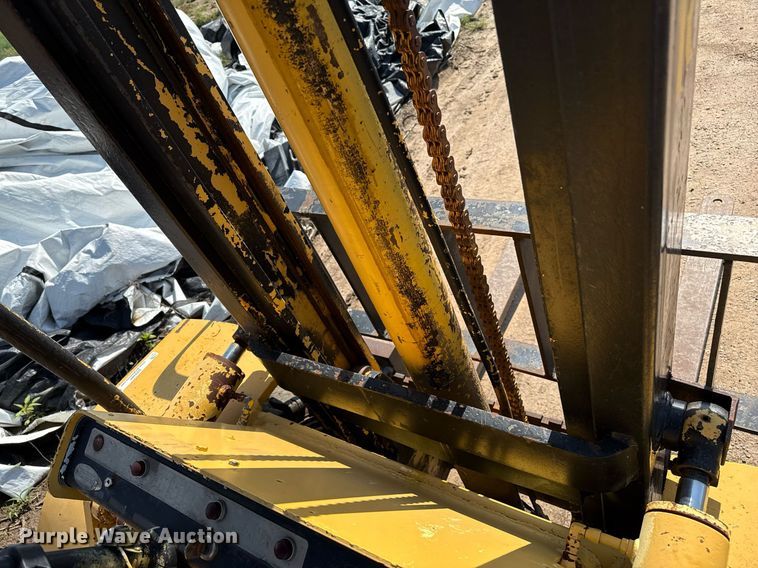 image for item DZ8484 2001 Hyster H80C forklift