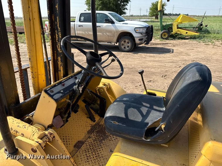 image for item DZ8484 2001 Hyster H80C forklift